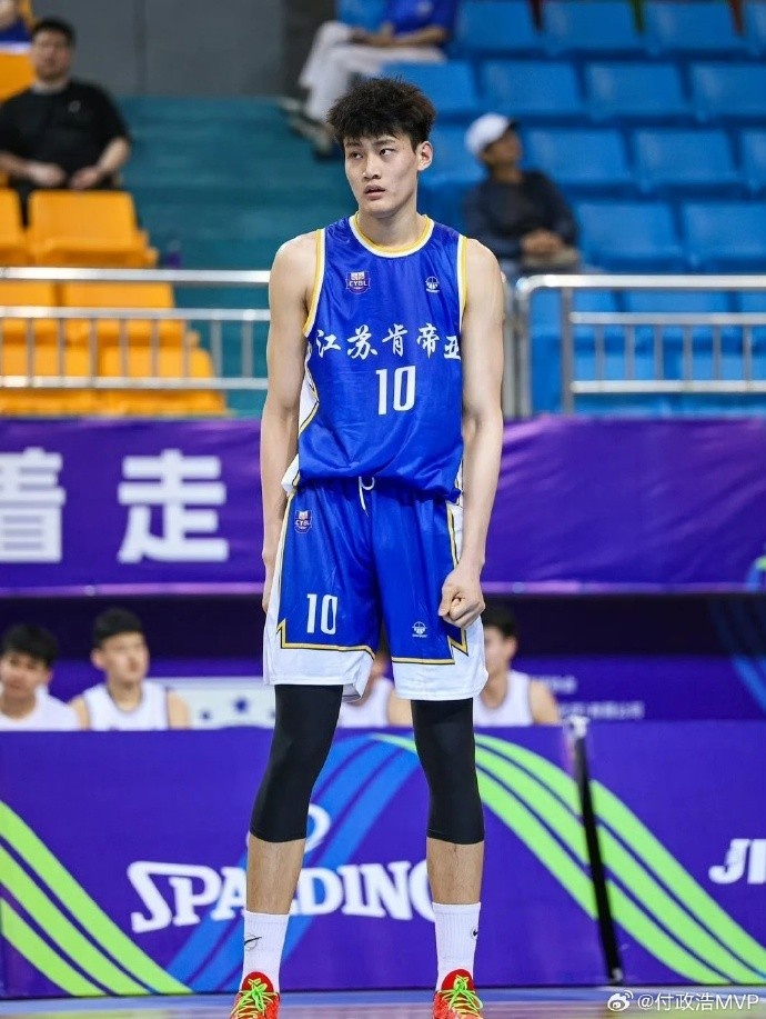 媒体人：吴嘉浩是江苏省篮管中心签约运动员 签约时有特别约定